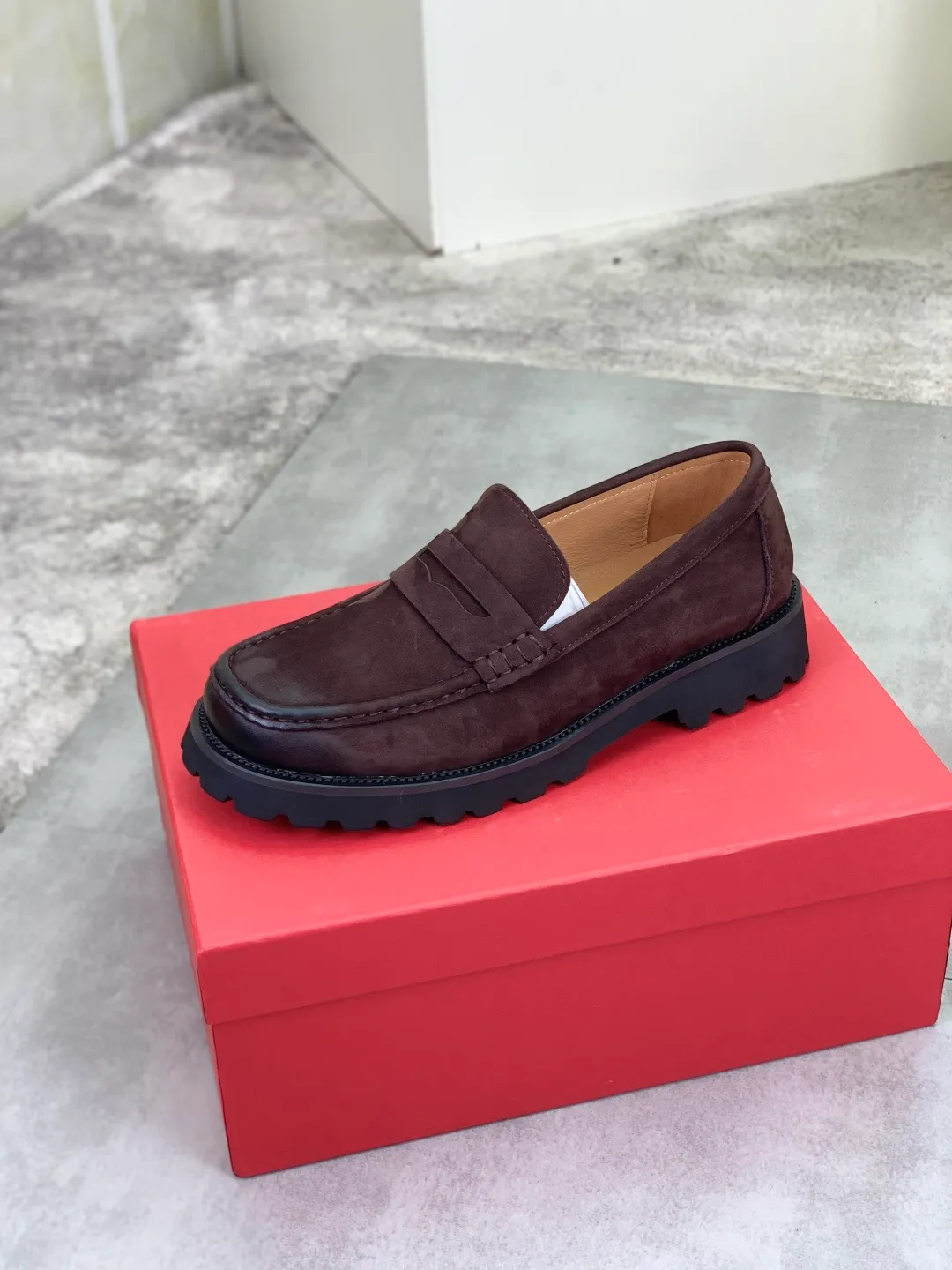 Men's shoes 💰P500 New model [Ferragamo/Ferragamo] Latest model Original imported calfskin, imported pigskin lining + original luxury metal buckle + original rubber outsole Soft and comfortable Size number: 38-44